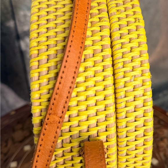 Street Level Yellow Woven Round Crossbody Bag Excellent Condition - Picture 11 of 13
